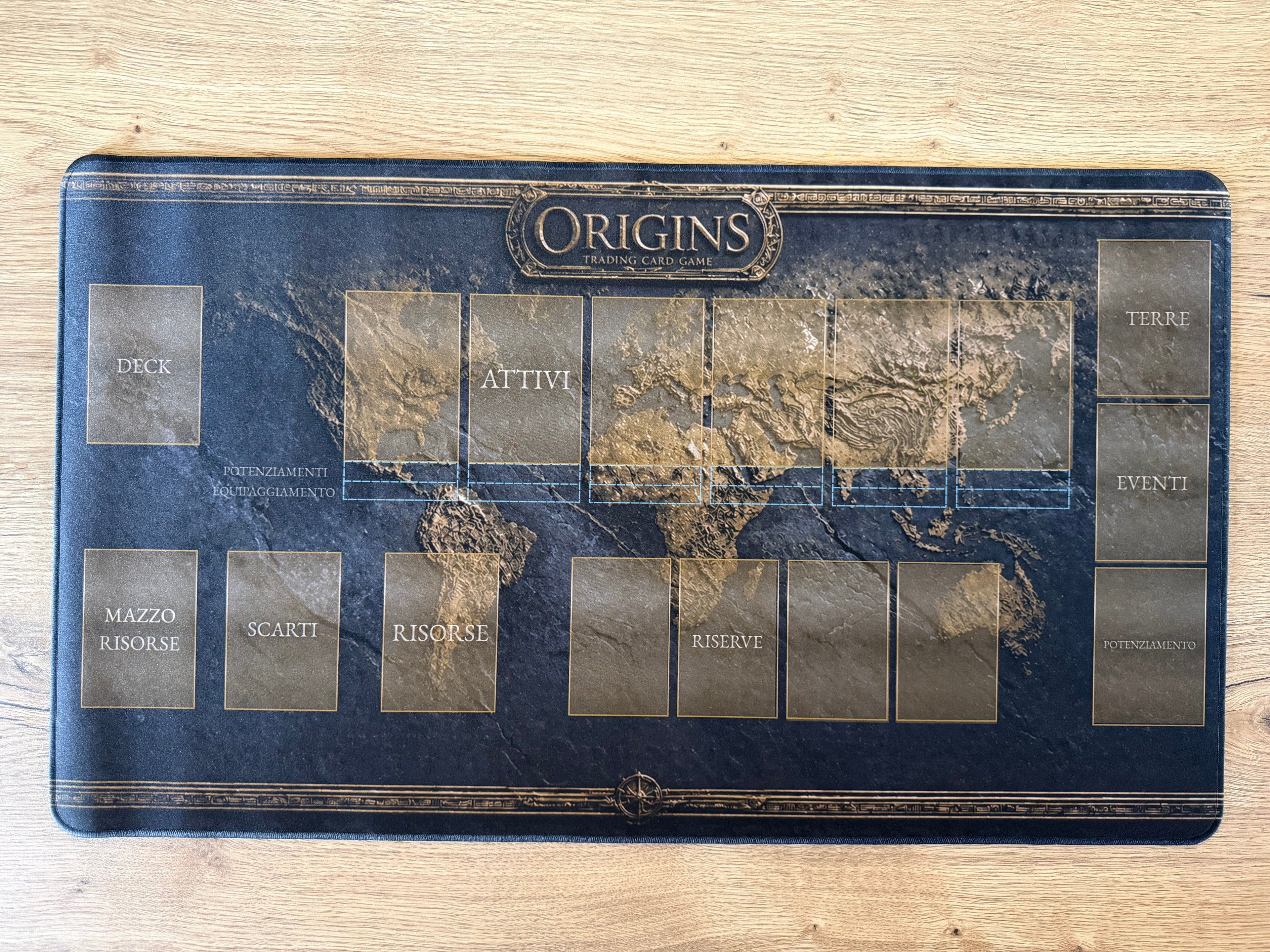 Playmat ufficiale Origins Trading Card Game progettato per le partite e la protezione delle carte.